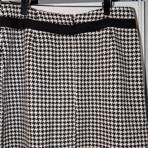 Black and White Knee-Length Pencil Skirt for Work - Picture 4 of 5